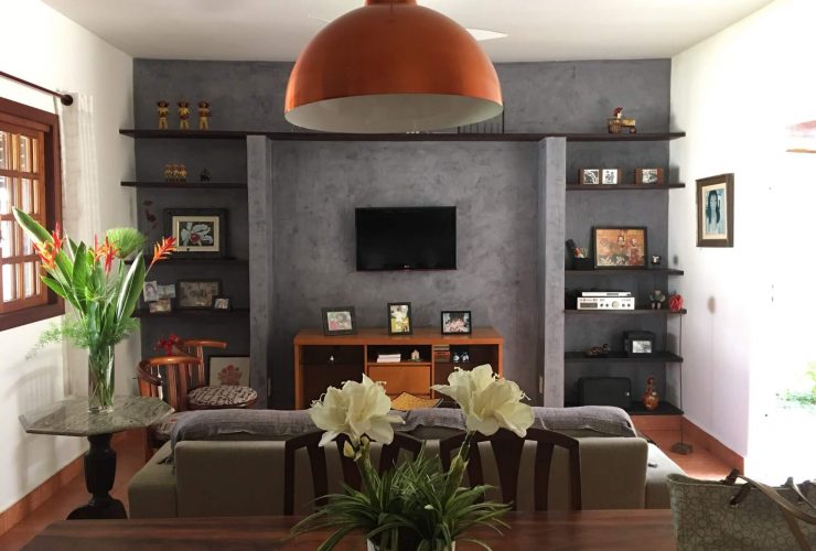 Co powiesić nad komodą w salonie