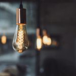 Lampa podłogowa czy wisząca